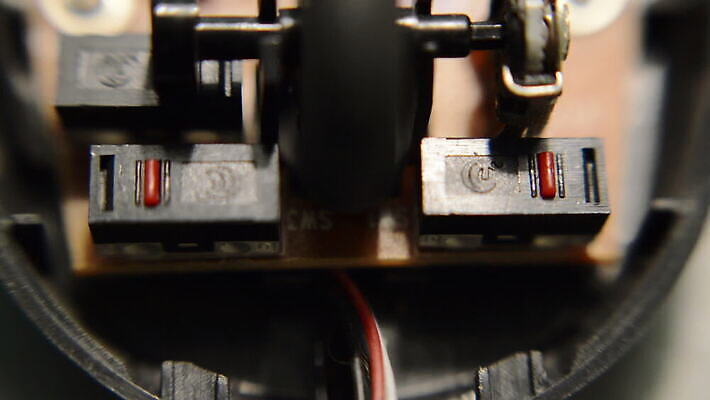 접시 과학 인터넷 탁자 사람없음 컴퓨터 디지털 자료 기계 장비 전선 정보 신용카드 서핑 쥐 연결 두루마리 묘사 라디오 순환 하이테크 전자 시스템 클릭 지휘자 다이오드 메인보드 전압 제어 콘덴서 프로세서 하드웨어 MOV 해외동영상 클립영상 식기 가구 모션 기술 금융 전자제품 음악가 수상스포츠 설치류 동영상 파일형식