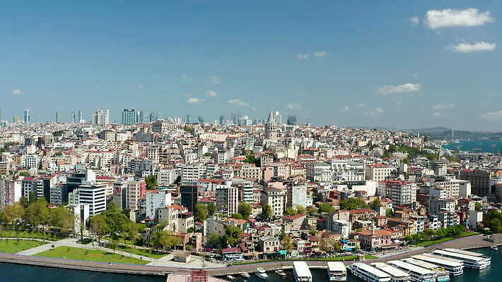 유럽 문화 여행 건축양식 하늘 이스탄불 뿔 안테나 사람없음 건물 도시풍경 탑 도시 역사 황금 스카이라인 칠면조 항공촬영 랜드마크 옛날 조감도 콘스탄티노플 4K 설정숏 MOV 튀르키예 해외동영상 클립영상 건축물 건축 나라 아시아 뷰포인트 통신 조류 촬영기법 풍경 동영상 파일형식