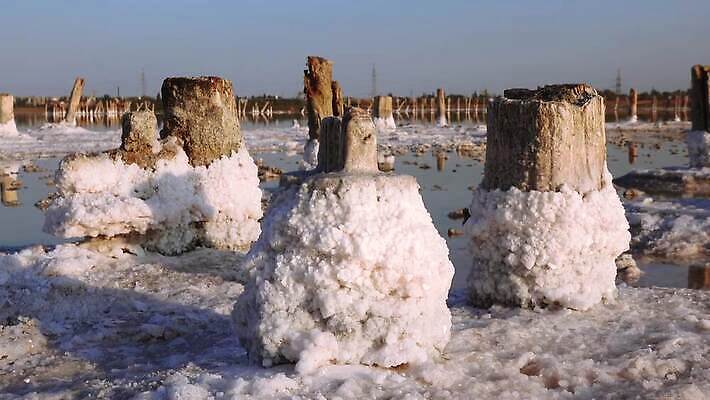 호수 바다 백그라운드 자연 풍경 사람없음 야외 물 바위 흰색 약초 크리스탈 휴양지 진흙 결정체 지구온난화 내추럴 우크라이나 짠맛 오데사 4K MP4 해외동영상 클립영상 자연요소 유럽 컬러 장소 돌_바위 풀_식물 맛 광석 생태계 동영상 기후변화 파일형식