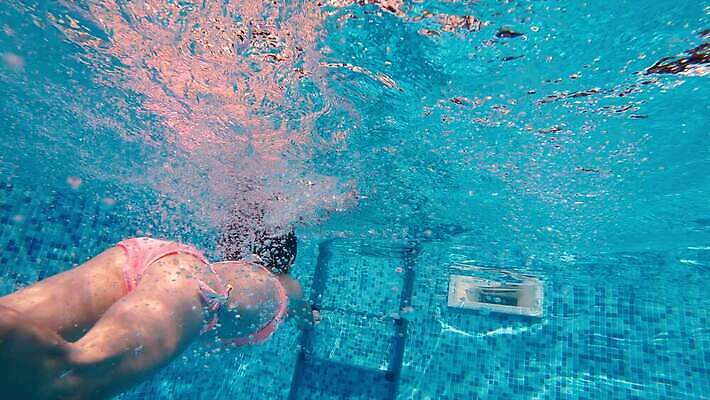 백인 라이프스타일 여자 수영복 스포츠 컬러 포즈 신체 휴가 휴식 건강 사람 야외 물 여름 파란색 비키니 운동 섹시 점프 수중 수영 젖음 흰색 뜨거움 잠수부 떨어짐 만화 당구 휴양지 다이빙 수영선수 4K MP4 해외동영상 클립영상 자연요소 서양인 옷 계절 컨셉 모션 운동선수 생활 구기 장소 수상스포츠 전문직 동영상 수중스포츠 파일형식