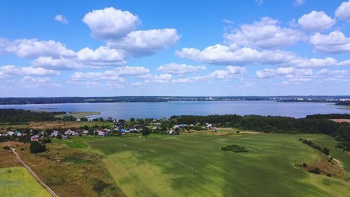 도로 호수 백그라운드 밭 농업 자연 조류 지팡이 하늘 안테나 파노라마 옥수수 사람없음 야외 초록색 물 파란색 강 마을 환경 맑음 캠핑 시골 연못 숲 언덕 장면 항공촬영 드론 벨로루시 수경재배 수평선 MOV 해외동영상 클립영상 자연요소 동물 산업 길 뷰포인트 컬러 통신 교통시설 레저 날씨 곡류 촬영기법 생태계 동영상 파일형식