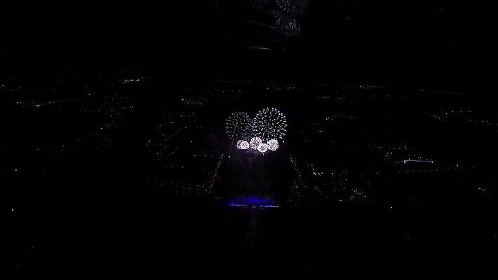 유럽 선 백그라운드 크리스마스 지도 건축양식 휴가 전등 조명 새해 비행기 폭죽 안테나 사람없음 건물 도시풍경 어둠 황혼 새벽 축하 도시 야간 저녁 폭발 항공 러시아 타운 빛망울 대패 랜드마크 블러 수도권 MOV 해외동영상 클립영상 자연요소 건축물 기념일 건축 나라 컨셉 통신 항공교통 대중교통 풍경 빛 일몰 지역 동영상 파일형식