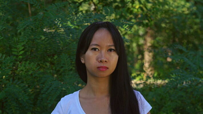 나무 긴머리 공원 감정 포즈 컨셉 청소년 거리 갈색머리 한명 웃음 동양인 야외 10대 뷰티 정원 일본 맑음 중국 기쁨 자유 도시 찡그림 만들기 바보 사춘기 혼자 4K MOV 해외동영상 클립영상 식물 1 헤어스타일 공공시설 아시아 모션 날씨 표정 사람 인종 동영상 파일형식