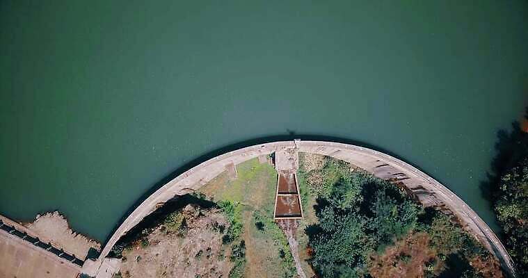 산업 호수 여행 건축양식 자연 하늘 산 안테나 풍경 사람없음 야외 물 강 환경 골짜기 힘 흐름 발전기 에너지 저수지 역 댐 아치 애리조나 공학 세대 랜드마크 수력발전 콘크리트 콜로라도 4K MP4 해외동영상 클립영상 자연요소 공공시설 교육 건축 컨셉 통신 교통시설 미국 발전소 발전 생태계 동영상 수력에너지 파일형식