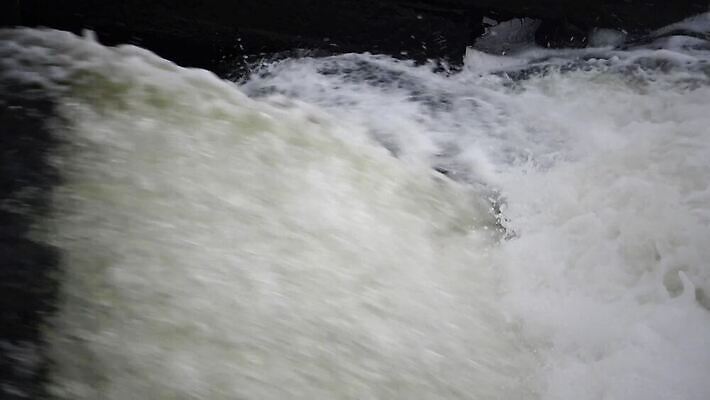 산업 하늘 사람없음 물 환경 흐름 액체 개울 오염 붓기 콘센트 전기에너지 쓰레기 숲 버리기 냄새 공학 악취 펌프 낭비 배수구 해고 생태학 파이프라인 하수 끈적임 4K 유체 MP4 해외동영상 클립영상 자연요소 교육 컨셉 비즈니스 모션 강 에너지 파이프_관 동영상 파일형식