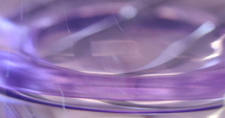 디자인 백그라운드 패턴 유리 추상 조명 미술 사람없음 장식 물 빛 뷰티 반사 노란색 디지털 젖음 추위 물방울 닫기 소프트포커스 브레이크 크리스탈 빗방울 질감 다이아몬드 유리그릇 블러 블러효과 새기다 인공 비어있는 4K MOV 해외동영상 클립영상 자연요소 그릇 컬러 무늬 모션 재질 문화예술 촬영기법 비_날씨 광석 보석 동영상 파일형식 효과