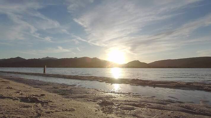 실루엣 모래 바다 잎 오렌지 모션 하늘 아침 휴가 사람없음 빛 햇빛 태양 반사 평화 일출 침묵 황혼 일몰 새벽 시간 분위기 황금 60대 저녁 엿보기 명상 통로 천국 스카이라인 석호 종료 생태학 세피아 파라다이스 수평선 MOV 해외동영상 클립영상 주간 자연요소 식물 교육 노년 컨셉 과일 촬영기법 노을 소리 야간 동영상 파일형식