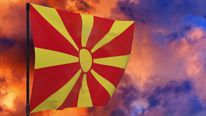 배너 물결 하늘 불 바람 사람없음 빨간색 일몰 깃발 연기 깃대 봉 마케도니아 위기 재앙 전국 4K MOV 해외동영상 클립영상 자연요소 컬러 날씨 노을 동영상 파일형식 남유럽