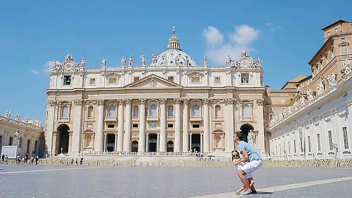 백인 라이프스타일 딸 행복 유럽 종교 여행 건축양식 가족 휴가 한명 사람 건물 성당 교회 여행객 카메라 이탈리아 골동품 도시 역사 아빠 로마 즐거움 검색 그림 휴양지 정사각형 광장 방문 랜드마크 로마인 바실리카 소셜네트워크 원형극장 MOV 해외동영상 사도궁 클립영상 도형 서양인 1 건축물 건축 감정 나라 관계 종교건축 인종 생활 전자제품 궁전 장소 극장 동영상 바티칸 파일형식