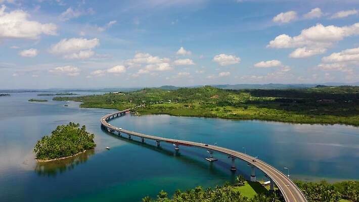 나무 구름 디자인 공공시설 아시아 도로 바다 섬 여행 백그라운드 곡선 건축양식 교통시설 자동차 자연 하늘 산 안테나 파노라마 풍경 사람없음 건물 빨간색 물 여름 파란색 하이앵글 금속 동남아시아 고속도로 연결 큼 아스팔트 공학 건너기 랜드마크 조감도 콘크리트 4K MOV 해외동영상 클립영상 자연요소 식물 건축물 계절 교육 건축 나라 길 선 육상교통 뷰포인트 컬러 교통 통신 모션 재질 촬영기법 크기 시설 생태계 동영상 파일형식