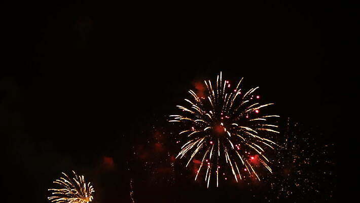 기념일 백그라운드 하늘 추상 휴가 새해 기념 폭죽 불꽃놀이 이벤트 사람없음 컬러풀 파티 크래커 검은색 축제 어둠 로켓 축하 닫기 야간 큼 폭발 폭발물 잔치 쇼 장면 광 진짜 카운트다운 4K MOV 해외동영상 클립영상 자연요소 무기 컬러 컨셉 무늬 모션 놀이 쿠키 크기 동영상 파일형식