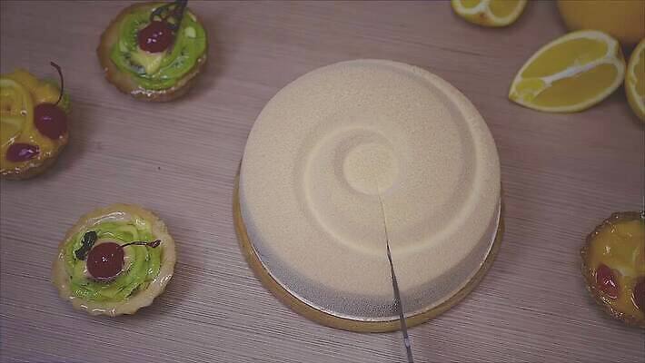 백인 전통 라이프스타일 접시 손 행복 음식 백그라운드 재료 탁자 휴가 디저트 주택 요리 사람 사람없음 장식 파티 케이크 주방 초콜릿 식사 빵집 흰색 축하 신선 생일 달콤 맛 아침식사 설탕 굽기 크림 준비 반죽 만들기 밀가루 제빵사 페스츄리 핸드메이드 맛있는 4K MOV 해외동영상 클립영상 서양인 직업 식기 기념일 감정 빵 컬러 가구 컨셉 모션 이벤트 건물 생활 신체부위 상점 가루 구이 동영상 파일형식