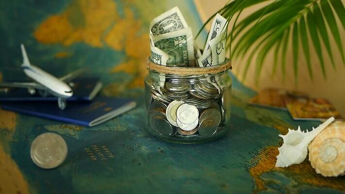 여행 백그라운드 컨셉 지도 지폐 돈 유리 휴가 설계 항해 사람없음 금융 상자 세계 장난감 지구본 달러 동전 쪽지 미국 꿈 저금통 탐험 항아리 절약 수집 심볼 문서 여권 방문 대패 블러 예산 원정 MOV 해외동영상 클립영상 북아메리카 배_교통 재질 경제 저축 도자기 재산 동영상 파일형식