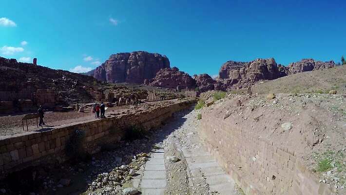 지구 모래 벽 여행 백그라운드 건축양식 하늘 사람 사람없음 건물 여행객 문 마을 골짜기 궁전 죽음 무덤 기둥 도시 사찰 역사 재산 중앙 신비 승려 폐허 신성 아라비아 방문 수도원 동쪽 천연기념물 7 고고학 아랍어 예루살렘 요르단 이스라엘 1인칭시점 4K MP4 해외동영상 클립영상 건축물 시선 교육 건축 컨셉 고건축 중동 종교건축 자연 금융 숫자 성직자 방향 동영상 서아시아 파일형식