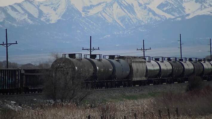 산업 도로 비즈니스 교통시설 모션 사람없음 금속 기찻길 기차 화물 역 컨테이너 철 속도 무거움 단상 4K MP4 해외동영상 클립영상 길 육상교통 교통 재질 대중교통 운송업 무게 시설 동영상 파일형식