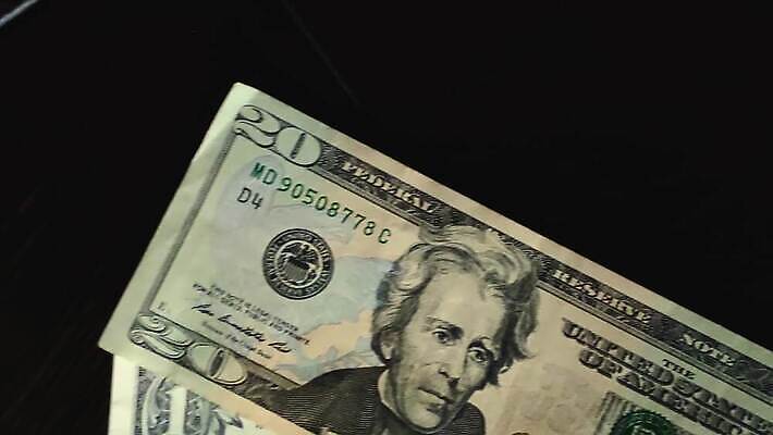 손 응시 행복 백그라운드 지폐 돈 비즈니스 탁자 성공 앉기 사람없음 내부 금융 달러 검은색 이탈리아 거래 잡기 비즈니스맨 범죄 재산 떨어짐 주기 복고 뇌물 단검 깡패 고립 마피아 불법 승자 옛날 많음 4K MP4 해외동영상 클립영상 시선 남자 감정 유럽 무기 컬러 가구 컨셉 모션 신체부위 경제 직장인 검 동영상 파일형식