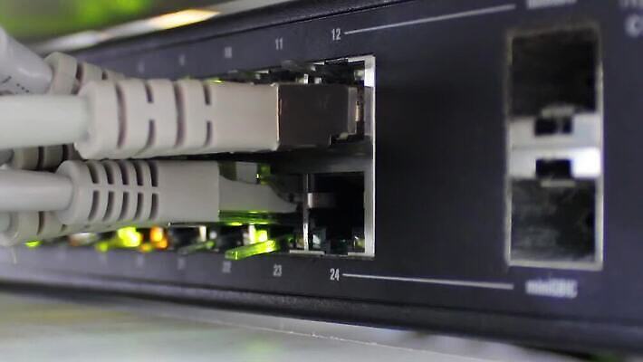 인터넷 통신 커뮤니케이션 사람없음 파란색 컴퓨터 모니터 자료 힘 네트워크 연결 속도 보안 본체 마디 방화벽 신발장 정보매체 지원 MOV 해외동영상 클립영상 컬러 안전 전자제품 동영상 파일형식