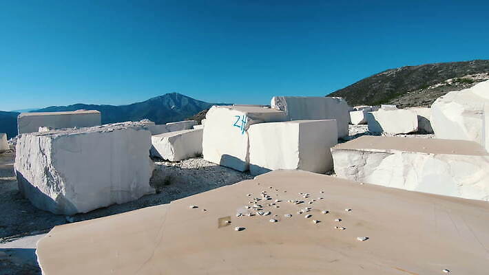 산업 자연 하늘 산 사람없음 장식 기계 이탈리아 블록 흰색 업무 동굴 큼 발굴 날것 대리석 무거움 내추럴 채석 추출 화강암 4K MOV 해외동영상 클립영상 유럽 컬러 재료 암석 작업 무게 크기 생태계 동영상 파일형식