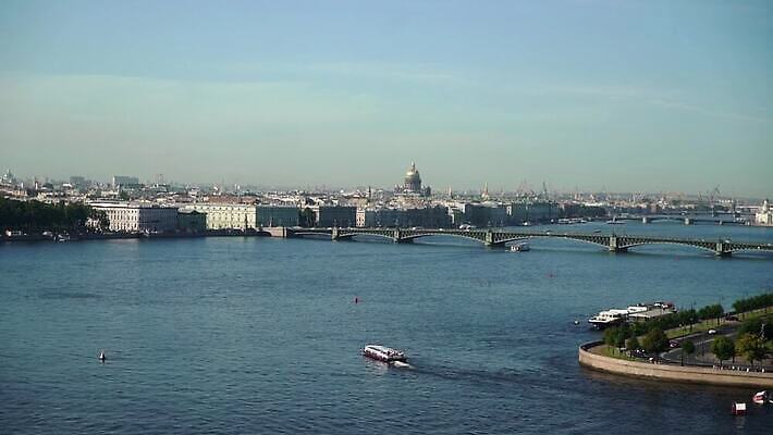 유럽 도로 거리 안테나 사람없음 여름 강 도시풍경 맑음 도시 보트 센터 정상 러시아 러시아인 MOV 해외동영상 클립영상 서양인 계절 나라 길 배_교통 통신 교통시설 날씨 풍경 동영상 파일형식
