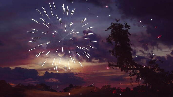 구름 기념일 행복 별 크리스마스 오렌지 자연 추상 불꽃 새해 기념 폭죽 불꽃놀이 풍경 이벤트 사람없음 여름 빛 태양 노란색 파티 축제 미국 자유 축하 저녁 폭발 쇼 해피뉴이어 스카이라인 애국심 빛망울 7월 독립 독립기념일 카운트다운 4K MOV 해외동영상 클립영상 자연요소 계절 감정 컬러 컨셉 북아메리카 무늬 과일 놀이 불 새해인사 날짜 야간 생태계 동영상 파일형식