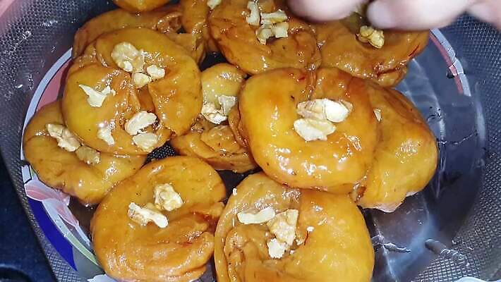 전통 접시 행복 음식 디저트 거리 건강 요리 사람없음 축제 튀김 달콤 맛 더위 밀가루 시럽 길거리음식 방글라데시 파키스탄 맛있는 4K MOV 해외동영상 클립영상 식기 감정 아시아 컨셉 날씨 가루 동영상 남아시아 파일형식