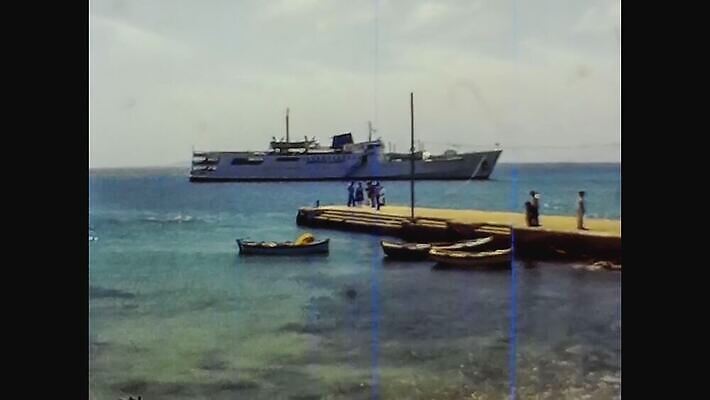 외관 유럽 바다 섬 여행 건축양식 휴가 사람없음 야외 물 파란색 항구 수확 골동품 흰색 도시 거친 보트 역사 클래식 도서관 지중해 필름 향수 그리스 문서 복고 포트 그리스인 구식 랜드마크 미코노스섬 보관소 아마추어 옛날 4K MOV 해외동영상 클립영상 자연요소 서양인 교육 건축 나라 컬러 컨셉 농업 배_교통 교통시설 화장품 저장 동영상 파일형식