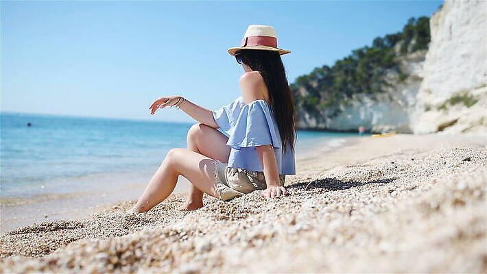 라이프스타일 바다 섬 여행 자연 휴가 휴식 갈색머리 건강 한명 사람 성인 물 여름 컬러풀 여행객 침묵 기쁨 자유 흰색 고급 휴양지 암초 석호 파라다이스 MOV 해외동영상 클립영상 자연요소 1 헤어스타일 계절 감정 컬러 컨셉 생활 소리 장소 생태계 동영상 파일형식