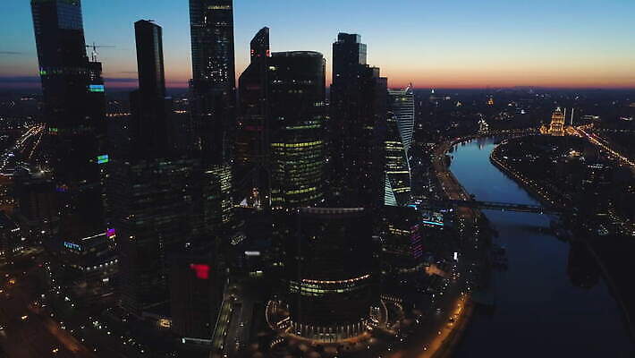 비즈니스 하늘 아침 아파트 안테나 파노라마 사람없음 건물 여름 금융 강 도시풍경 사무실 일출 탑 고층빌딩 황혼 일몰 새벽 도시 센터 보행로 도심 야간 저녁 러시아 스카이라인 빛망울 드론 모스크바 4K 설정숏 MOV 해외동영상 클립영상 주간 자연요소 건축물 계절 유럽 길 통신 주택 촬영기법 풍경 빌딩 경제 빛 노을 동영상 파일형식