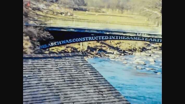 나무 외관 공원 여행 건축양식 자연 하늘 사람 풍경 사람없음 야외 목재 초록색 물 여름 파란색 강 마을 수확 골동품 가을 시골 도시 거친 개울 역사 클래식 도서관 작음 필름 영화 향수 문서 복고 영사기 동영상 구식 보관소 아마추어 옛날 4K MOV 해외동영상 클립영상 자연요소 식물 계절 공공시설 교육 건축 컬러 컨셉 농업 재료 문화예술 화장품 크기 저장 생태계 파일형식