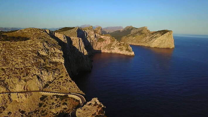 바다 건축양식 자연 하늘 등대 사람없음 야외 건물 물 빛 햇빛 탑 시골 스페인 방향 침식 조감도 수평선 남유럽 4K MOV 해외동영상 클립영상 자연요소 건축물 건축 유럽 태양 생태계 동영상 파일형식