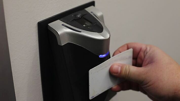 2 손가락 사람없음 신용카드 보안 스캔 인수 MOV 해외동영상 클립영상 손 안전 금융 동영상 파일형식