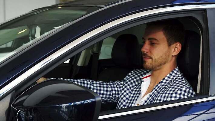 셔츠 돈 의자 비즈니스 바지 자동차 열쇠 전등 새로움 수염 한명 정장 세일 상점 검은색 어둠 기계 재킷 거래 덮개 흰색 비즈니스맨 바퀴 선택 구매 토론 브레이크 피부 서비스 속도 체크무늬 연료 가스 엔진 모터 디젤 완벽 자동 조언 대리인 4K MOV 해외동영상 클립영상 1 옷 남자 육상교통 컬러 가구 컨셉 상의 무늬 하의 조명 사람 신체부위 쇼핑 외투 뚜껑 직장인 재산 동영상 파일형식