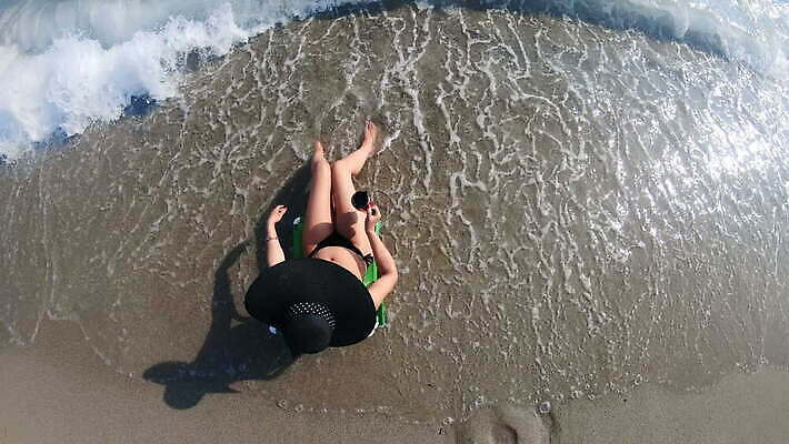 백인 라이프스타일 여자 행복 모래 바다 섬 여행 신체 자연 휴가 휴식 사람 야외 물 파란색 비키니 태양 섹시 유행 맑음 흰색 고급 선탠 휴양지 밀짚 4K MOV 해외동영상 슬로모션 클립영상 자연요소 서양인 수영복 감정 컬러 컨셉 날씨 촬영기법 생활 장소 짚 생태계 동영상 파일형식