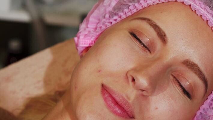 직업 라이프스타일 웰빙 여자 얼굴 휴식 새로움 스트레스 가면 한명 머리 상점 스파 화장품 씻기 미용사 소중 고객 피부 크림 서비스 피부관리 유기농 점토 닦기 테라피 내추럴 여드름 순서 돌봄 수분크림 업그레이드 4K MOV 해외동영상 클립영상 1 컨셉 모션 사람 생활 신체부위 뷰티 청결 동영상 파일형식