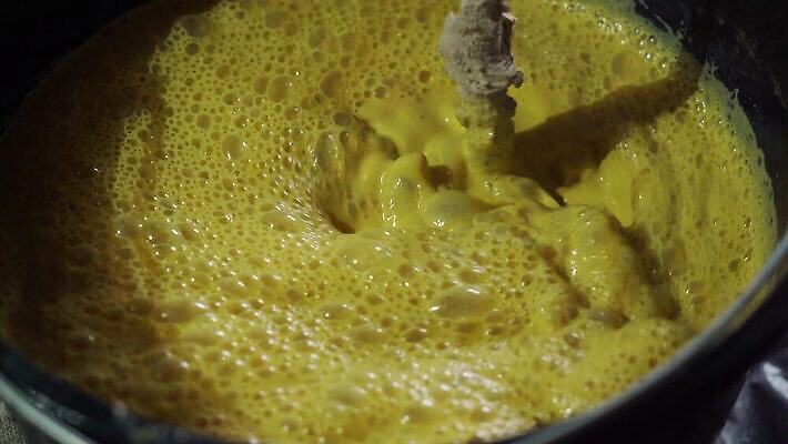 직업 산업 벽 표면 노동자 주택 실내 사람없음 내부 건물 인테리어 노란색 페인트 장비 젖음 공구 붓 업무 액체 수리 혼합 천 양동이 묘사 서비스 그림 시멘트 롤러 화가 건축업자 계약자 마무리 마지막 복원 섞기 업그레이드 콘크리트 신청 4K MOV 해외동영상 클립영상 건축물 디자인 건축 컬러 도구 직물 작업 계약 동영상 파일형식