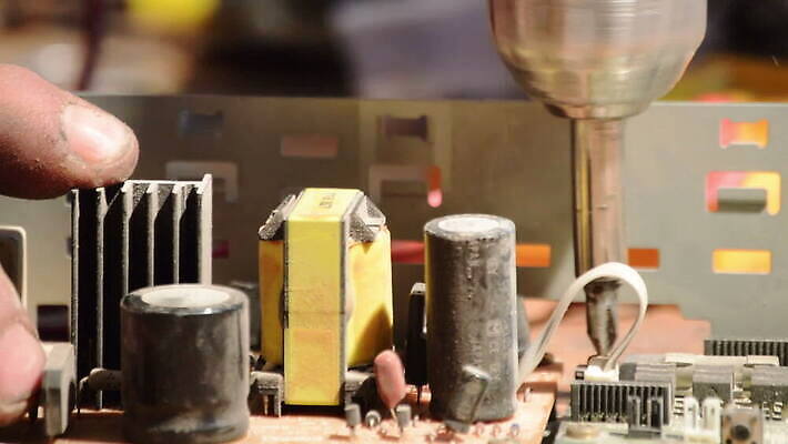 길 음악 파도 전구 통신 실내 안테나 사람없음 금속 텔레비전 힘 소리 듣기 장비 수확 골동품 램프 판넬 역사 거미줄 향수 묘사 수화기 라디오 복고 전자 오디오 튜브 다이얼 스테레오 다이오드 뮤지컬 옛날 전압 조율 MOV 해외동영상 클립영상 바다 농업 모션 재질 문화예술 조명 내부 전자제품 화장품 전화기 동영상 파일형식