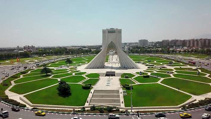 전통 라이프스타일 아시아 문화 도로 여행 건축양식 가이드 휴가 안테나 파노라마 사람없음 야외 도시풍경 여행객 탑 자유 깃발 도시 고속도로 중앙 이슬람교 심볼 정사각형 타운 동쪽 스카이라인 공학 통과 천연기념물 항공촬영 드론 랜드마크 복잡 수도권 이란 4K MOV 해외동영상 클립영상 도형 직업 건축물 교육 건축 나라 종교 길 뷰포인트 컨셉 중동 통신 교통시설 촬영기법 사람 풍경 생활 방향 지역 동영상 파일형식