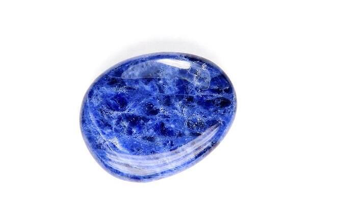 산업 실내 사람없음 치료 파란색 빛 컬러풀 뷰티 약 활발 약재 바위 보석 발굴 순수 흰배경 슛 개성 지질 4K MOV 해외동영상 클립영상 컬러 백그라운드 컨셉 의학 내부 돌_바위 흰색 광석 동영상 파일형식