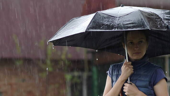 라이프스타일 계절 공원 여자 딸 얼굴 컬러 백그라운드 우산 가족 날씨 한명 미소 야외 물 여름 컬러풀 조각상 유행 여행객 검은색 봄 추위 슬픔 가을 저녁 시원함 속눈썹 빗방울 택시 내추럴 나쁜 우울증 4K MOV 해외동영상 클립영상 자연요소 1 공공시설 감정 관계 승용차 자동차 표정 사람 생활 신체부위 조형물 비_날씨 질병 야간 눈썹 동영상 파일형식