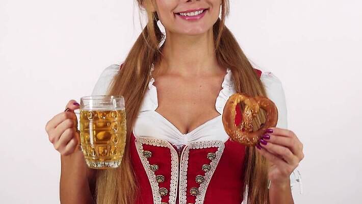 전통 라이프스타일 드레스 옷 행복 음료 음식 휴가 기념 맥주 독일 한명 이벤트 섹시 파티 축제 알코올 술집 맛 먹기 웨이트리스 서비스 상쾌 주말 10월 던들 뮌헨 양조 양조장 옥토버페스트 전국 바이에른 브레첼 맛있는 4K MOV 해외동영상 클립영상 1 감정 유럽 컨셉 모션 디저트 주류 사람 생활 날짜 종업원 동영상 파일형식