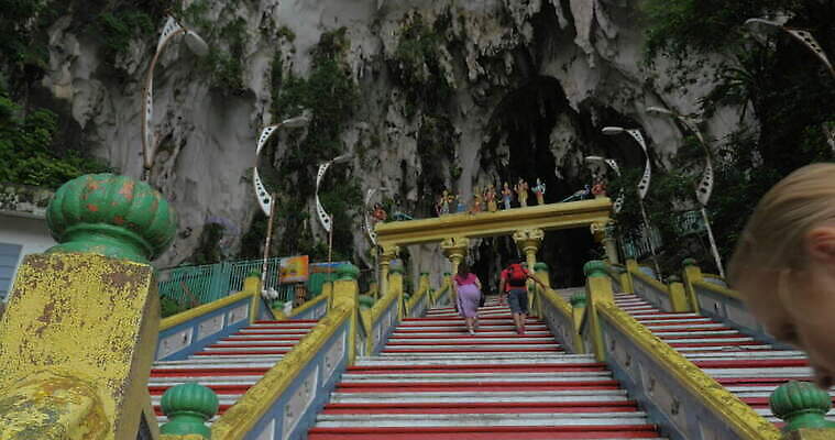 전통 여자 아시아 종교 문화 여행 건축양식 휴가 알약 계단 축하 도시 사찰 역사 동굴 재산 그림 대문 신성 동쪽 말레이시아 패드 랜드마크 숭배 전국 힌두교 4K MOV 해외동영상 클립영상 건축 나라 컨셉 종교건축 사람 금융 약 문 방향 동영상 파일형식
