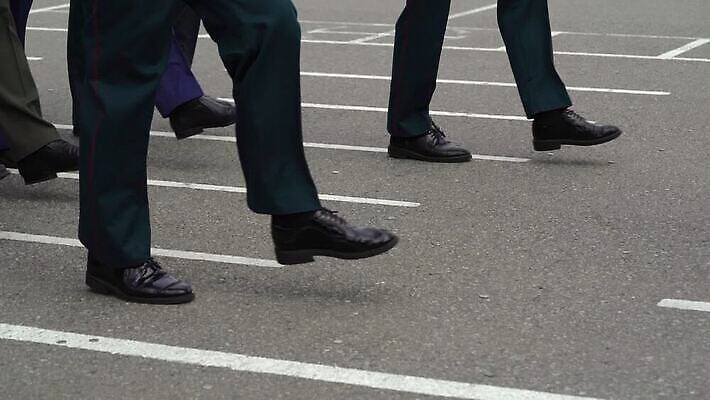 무기 선 유니폼 휴가 함께함 부츠 경비 이벤트 사람없음 축제 힘 총 벨트 축하 방어 변화 보호 군중 공격 5월 배열 군용 싸움 전쟁 정사각형 러시아 시스템 육군 변장 질서 병정 애국심 명령 오케스트라 러시아인 장교 줄서기 필승 해병대 반복 규칙적 MOV 해외동영상 클립영상 도형 서양인 잡화 옷 유럽 신발 컨셉 모션 군대 어류 안전 사람 예절 악단 우승 날짜 동영상 파일형식