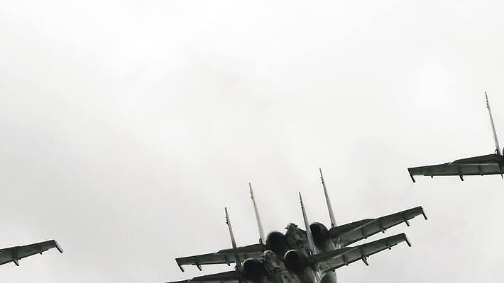 무기 날개 교통시설 하늘 비행기 사람없음 그룹 전시회 항공 군용 러시아 쇼 제트기 에어쇼 대패 러시아인 4K MOV 해외동영상 클립영상 서양인 유럽 교통 항공교통 대중교통 군대 전시 시설 동영상 파일형식