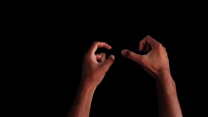 백인 손 알파벳 남자 백그라운드 컨셉 영국 관리 손바닥 사람 검은색 우정 잡기 편지 심볼 사인 파란배경 D 동영상 고립 돌봄 벙어리 HD MOV 해외동영상 클립영상 서양인 영어 유럽 컬러 모션 신체부위 파란색 친구 파일형식