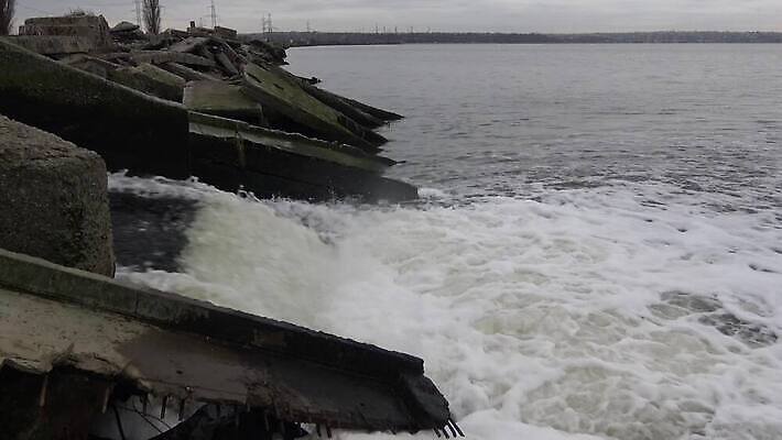 산업 하늘 사람없음 물 환경 흐름 액체 개울 오염 붓기 콘센트 전기에너지 쓰레기 숲 버리기 냄새 공학 악취 펌프 낭비 배수구 해고 생태학 파이프라인 하수 끈적임 4K 유체 MP4 해외동영상 클립영상 자연요소 교육 컨셉 비즈니스 모션 강 에너지 파이프_관 동영상 파일형식