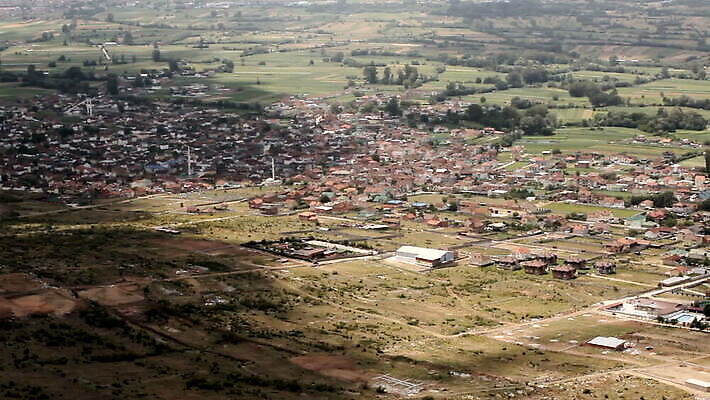 나무 식물 밭 자연 하늘 산 파노라마 경사 사람없음 초록색 마을 환경 계곡 봄 시골 언덕 장면 마케도니아 MOV 해외동영상 클립영상 계절 컬러 농업 촬영기법 생태계 동영상 파일형식 남유럽