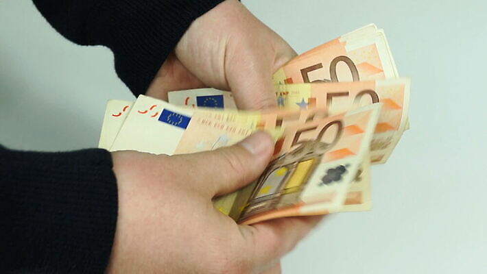 손 종이 지폐 돈 손가락 사람없음 금융 유로 잡기 이익 월급 수입 카운트 MOV 해외동영상 클립영상 모션 신체부위 경제 재산 동영상 파일형식