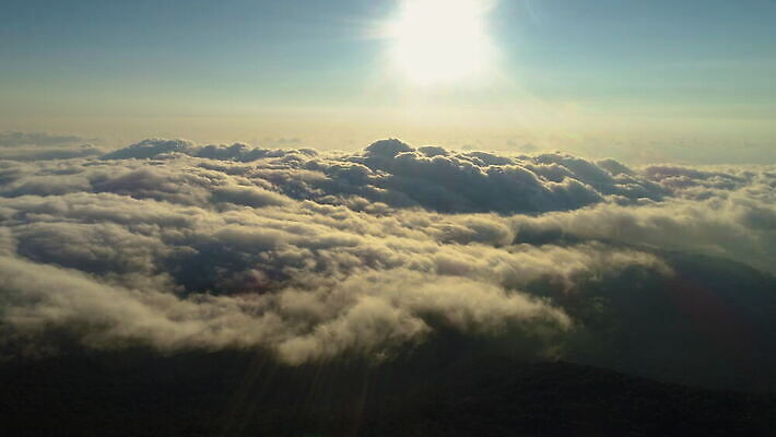 구름 분홍색 백그라운드 모션 자연 하늘 아침 불꽃 안테나 풍경 사람없음 컬러풀 햇빛 태양 일출 맑음 어둠 일몰 회색 황금 저녁 땅 항공촬영 드론 자극 4K 타임랩스 설정숏 MOV 해외동영상 클립영상 주간 자연요소 뷰포인트 컬러 통신 불 날씨 촬영기법 노을 야간 생태계 동영상 파일형식