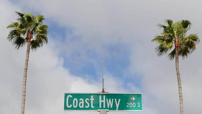 접시 여행 휴가 거리 간판 항해 해변 사람없음 야자수 여행객 미국 표지판 고속도로 역사 이름표 사인 캘리포니아 태평양 5 타이틀 발견 로스앤젤레스 루트 샌프란시스코 레터링 4K MP4 해외동영상 클립영상 나무 식기 도로 바다 북아메리카 배_교통 알림판 사람 숫자 동영상 파일형식