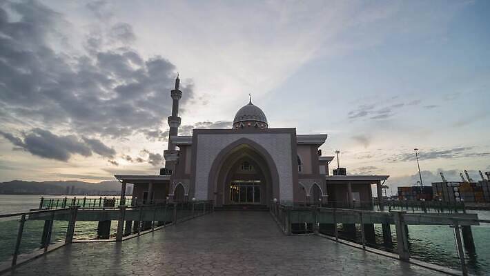 구름 전통 외관 아시아 종교 문화 바다 여행 건축양식 하늘 이스탄불 사람없음 내부 건물 물 뷰티 반사 일출 탑 일몰 이슬람교 모스크 신성 포트 천연기념물 말레이시아 랜드마크 숭배 4K 타임랩스 페낭 MP4 해외동영상 클립영상 자연요소 건축물 건축 나라 촬영기법 노을 동영상 파일형식 튀르키예